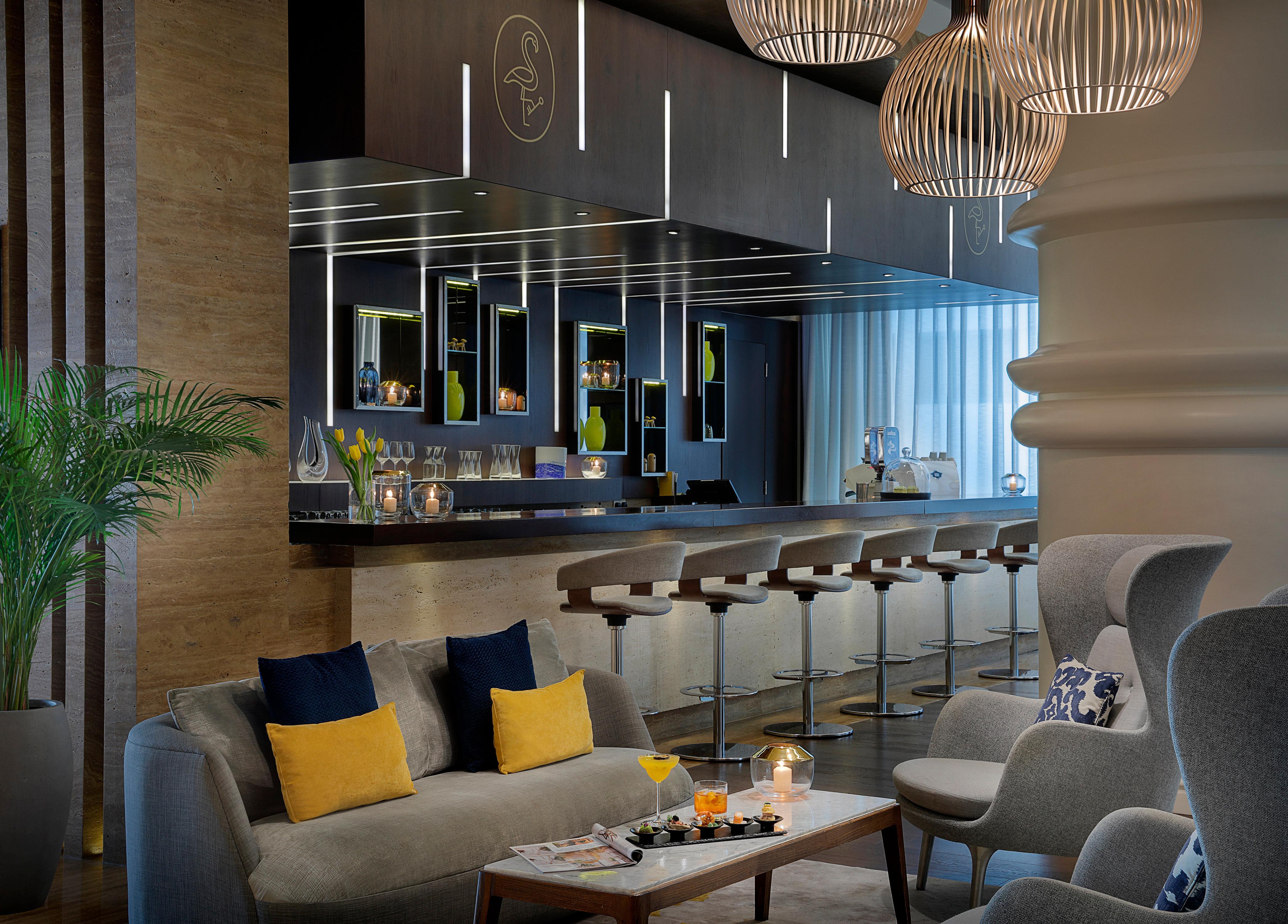 Voco Dubai By Ihg Hotel Luaran gambar The bar at the lounge