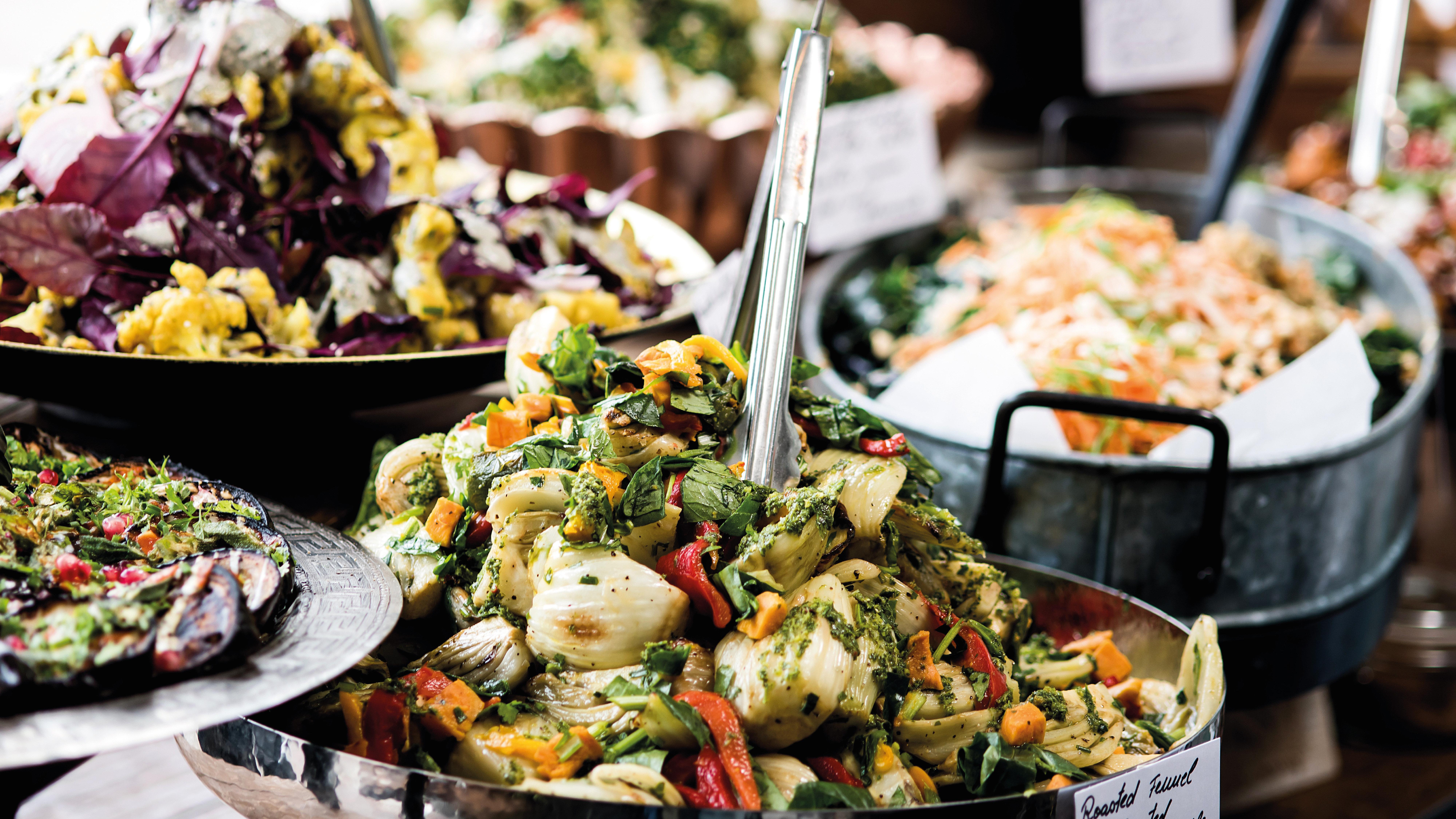 Voco Dubai By Ihg Hotel Luaran gambar Israeli salad