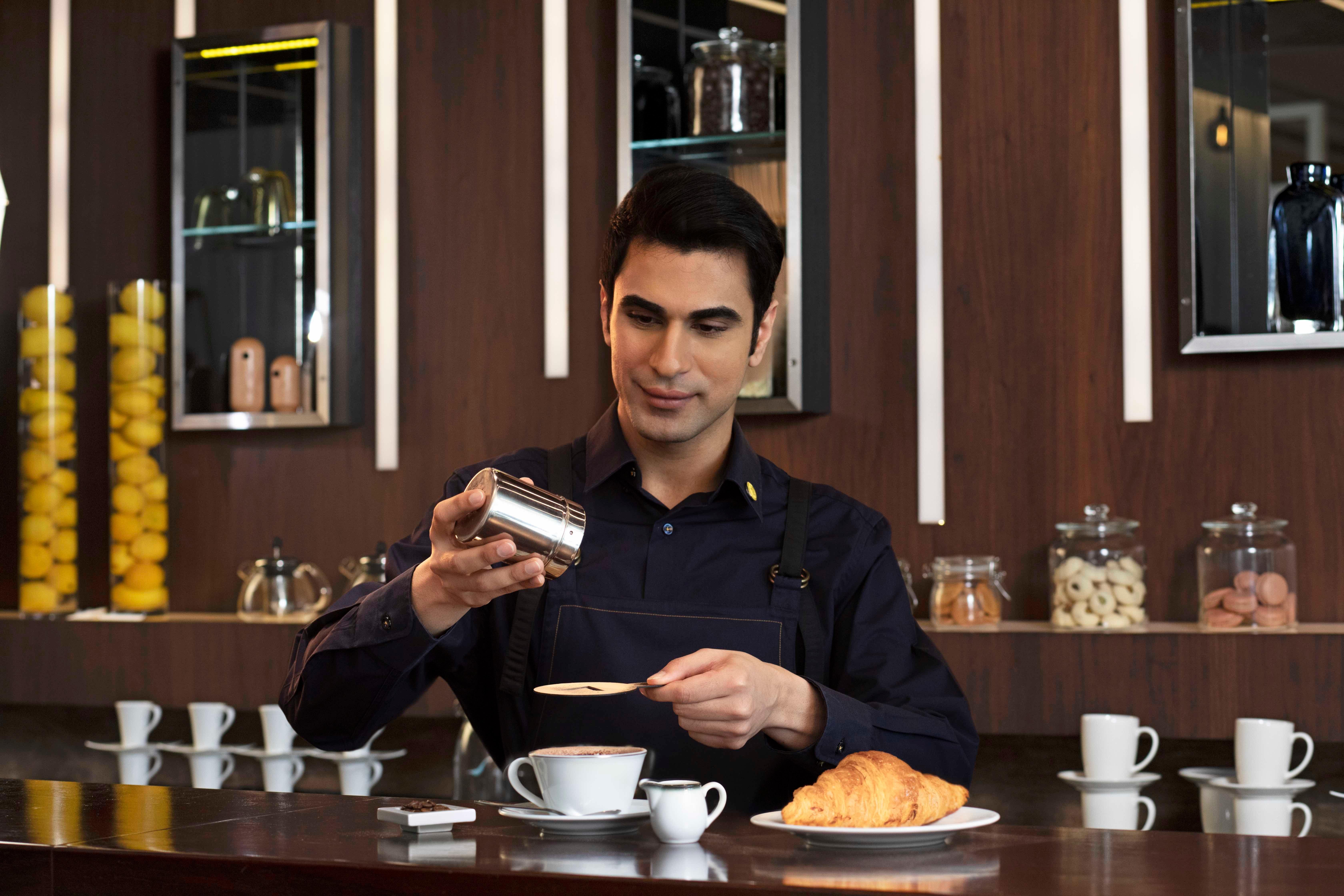 Voco Dubai By Ihg Hotel Luaran gambar A barista at work
