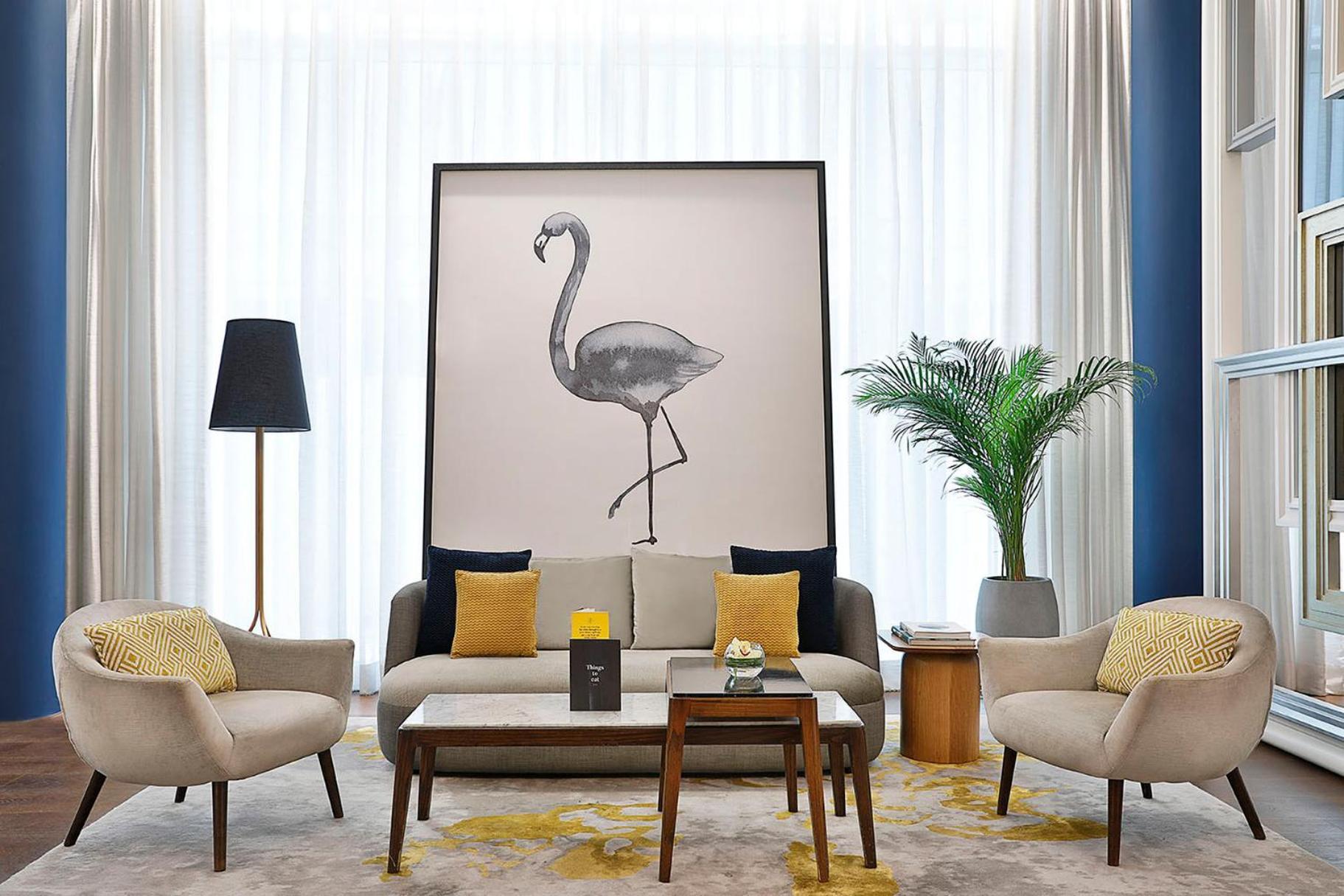 Voco Dubai By Ihg Hotel Luaran gambar A living room with a large painting