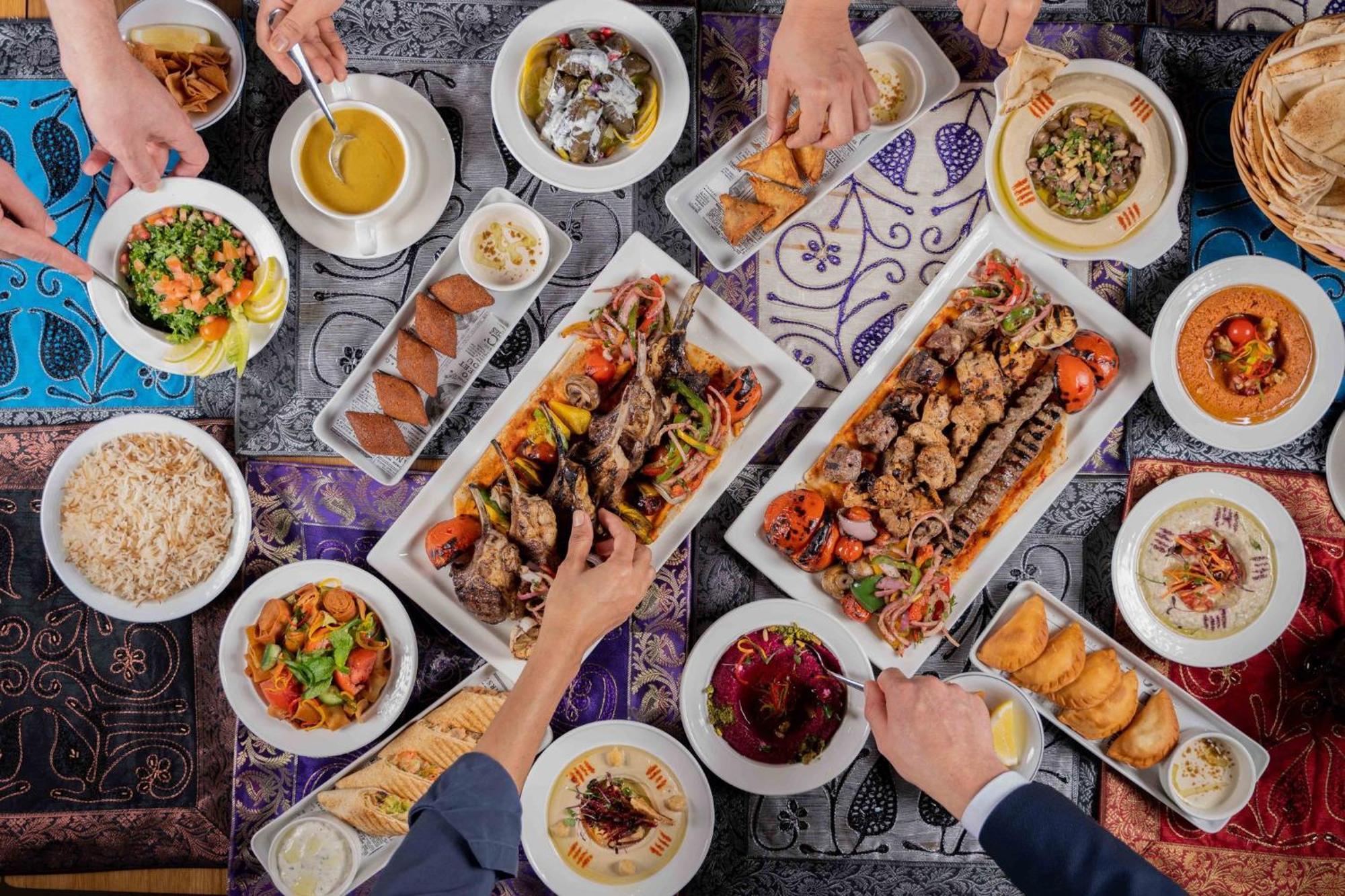 Voco Dubai By Ihg Hotel Luaran gambar A selection of Lebanese cuisine